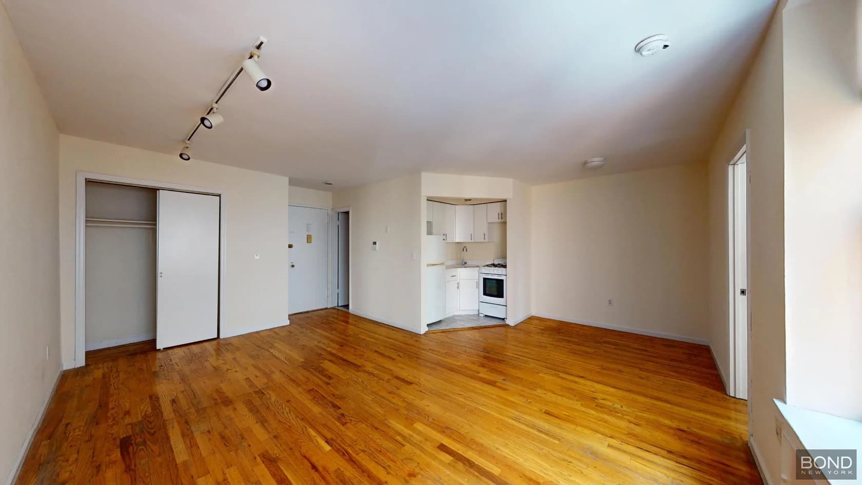162 West 80 Street #2E, Manhattan, NY 10024 apartment_living_room 1