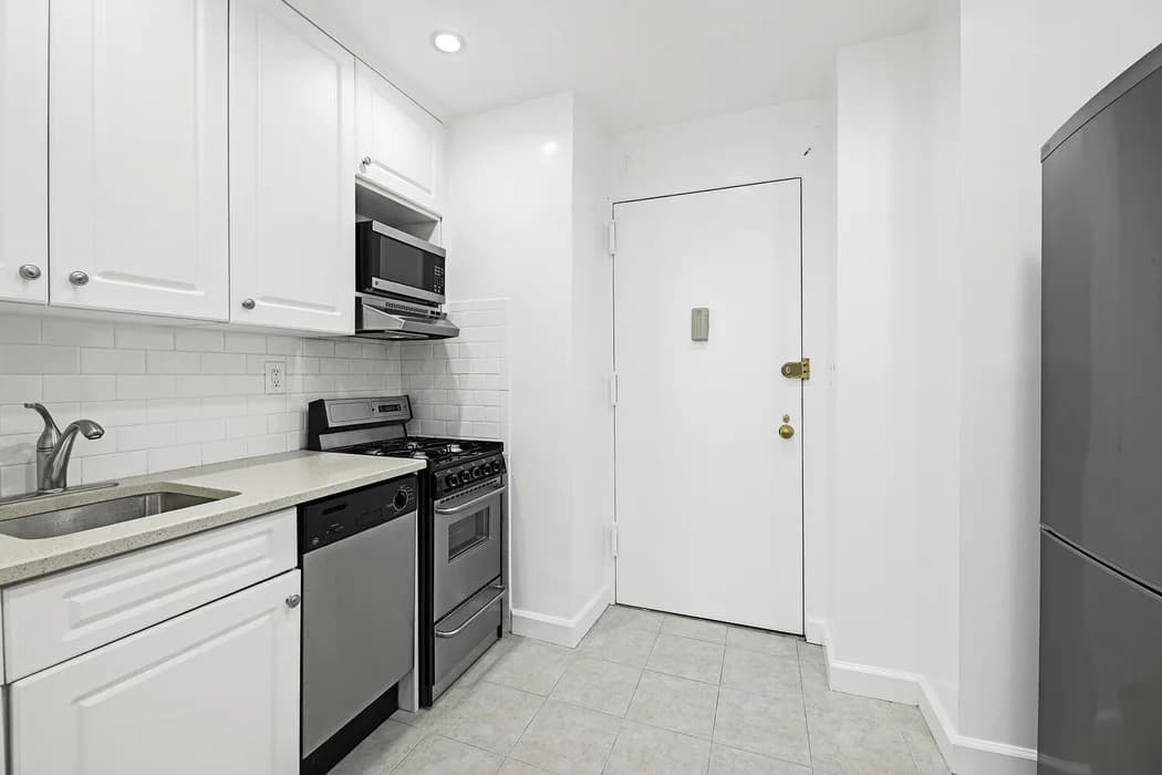 562 West End Avenue #12E, Manhattan, NY 10024 apartment_kitchen 1