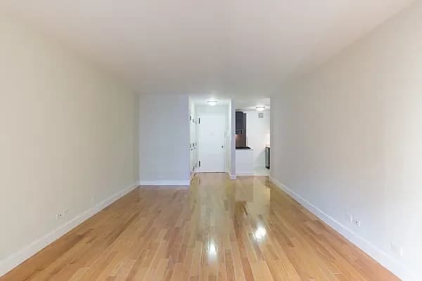 210 West 89 Street #007L, Manhattan, NY 10024 apartment_living_room 1