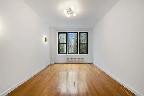 308 W 82 St #12A, Manhattan, NY 10024 apartment_living_room 1