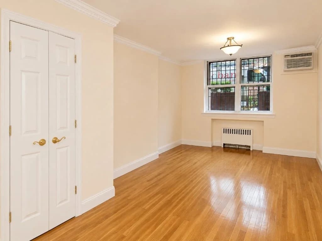 307 W 83 St #1A, Manhattan, NY 10024 apartment_bedroom_room 1