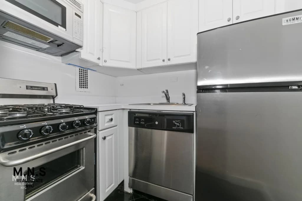 65 W 55 St #9D, Manhattan, NY 10019 apartment_kitchen 1