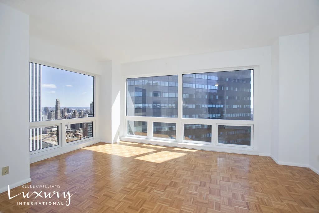 721 5 Avenue #40D, Manhattan, NY 10022 apartment_living_room 1