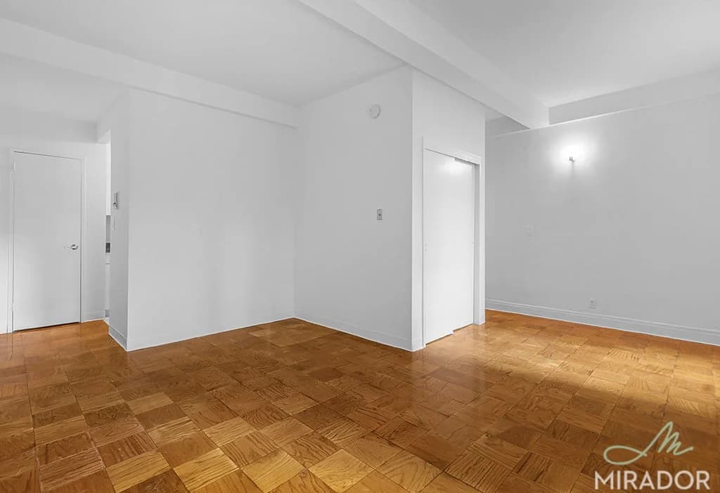 132 East 45 Street #10A, Manhattan, NY 10017 apartment_living_room 1