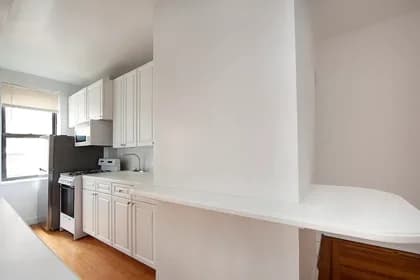 132 East 45 Street #10E, Manhattan, NY 10017 - Image 1