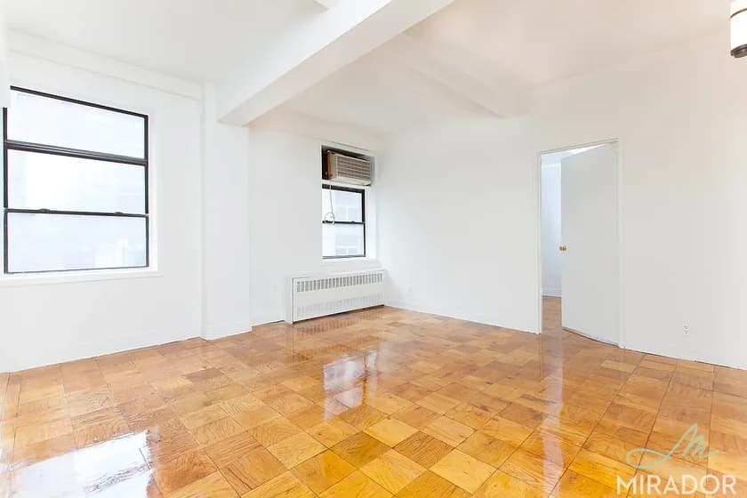 132 East 45 Street #5B, Manhattan, NY 10017 apartment_living_room 1