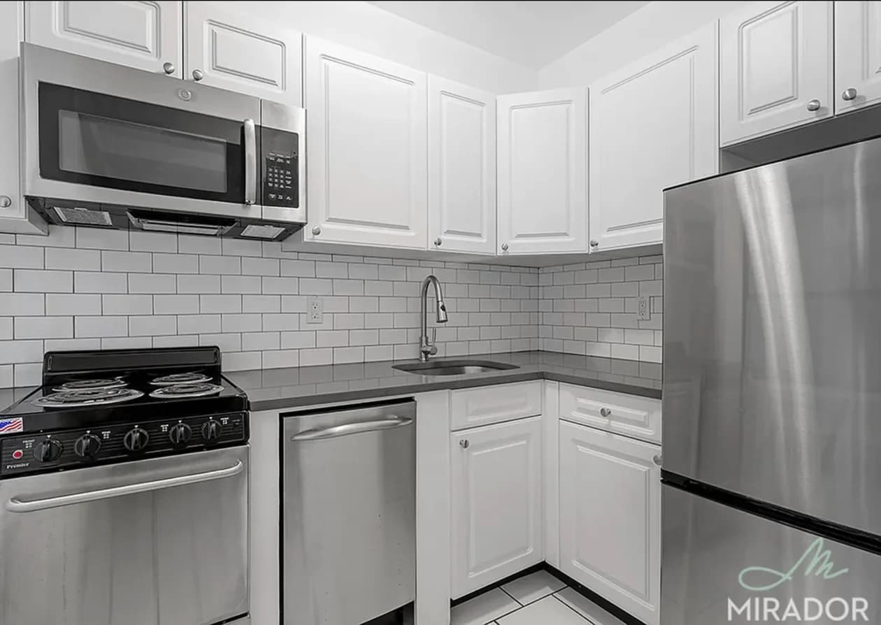132 East 45 Street #5I, Manhattan, NY 10017 apartment_kitchen 1