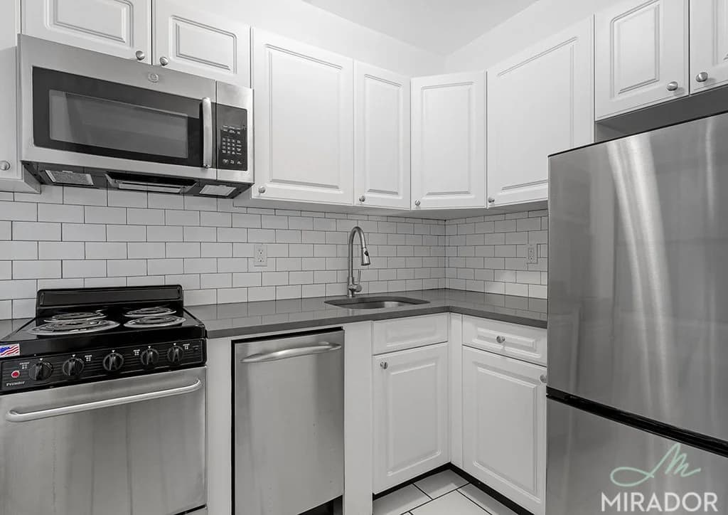 132 East 45 Street #5I, Manhattan, NY 10017 apartment_kitchen 1