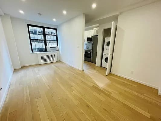 160 East 48 Street #10M, Manhattan, NY 10017 apartment_living_room 1