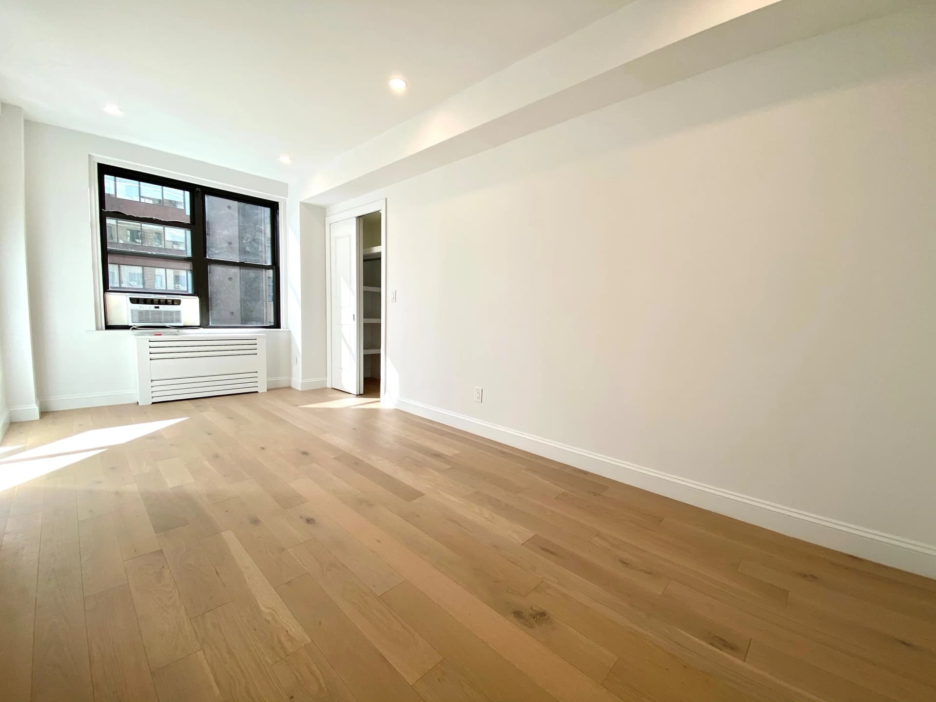 160 East 48 Street #11G-2, Manhattan, NY 10017 1