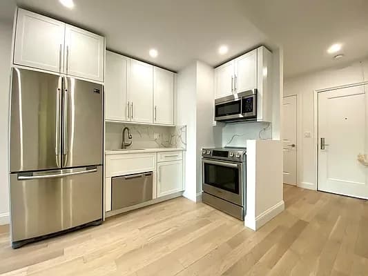 160 East 48 Street #11L, Manhattan, NY 10017 apartment_kitchen 1