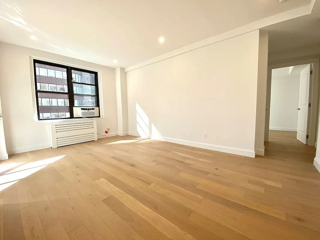 160 East 48 Street #12L, Manhattan, NY 10017 apartment_living_room 1