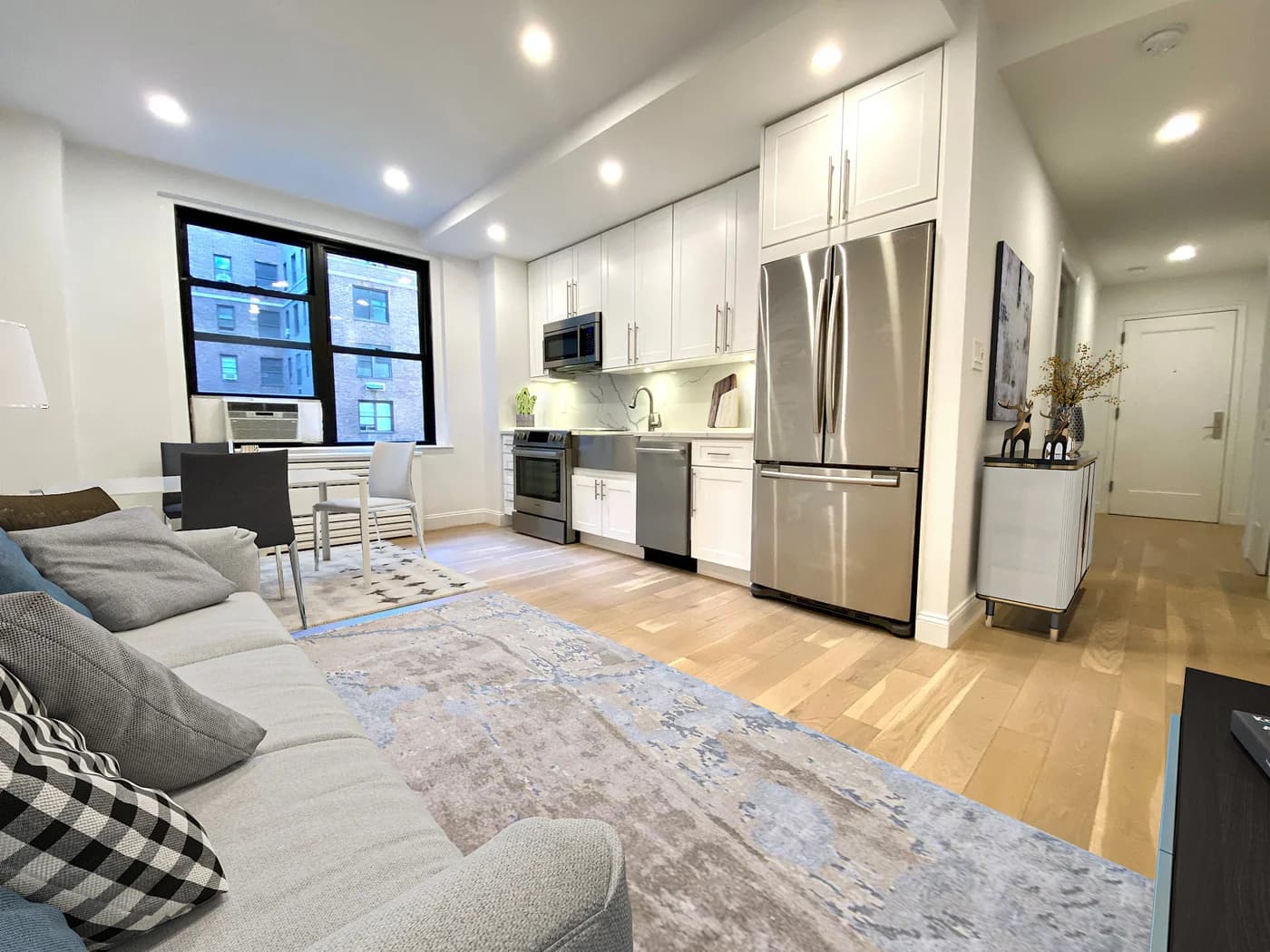 160 East 48 Street #14R, Manhattan, NY 10017 1