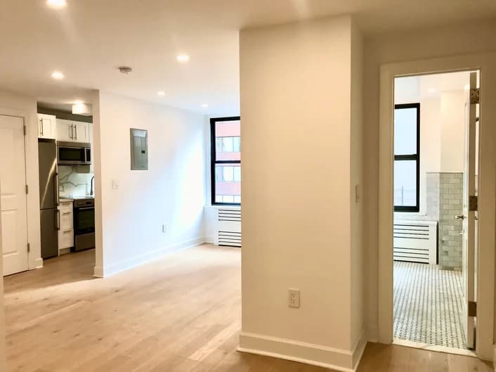 160 East 48 Street #3K-3, Manhattan, NY 10017