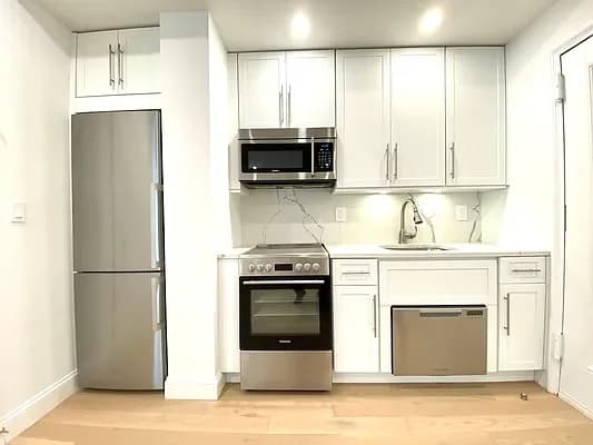 160 East 48 Street #5S, Manhattan, NY 10017 apartment_kitchen 1