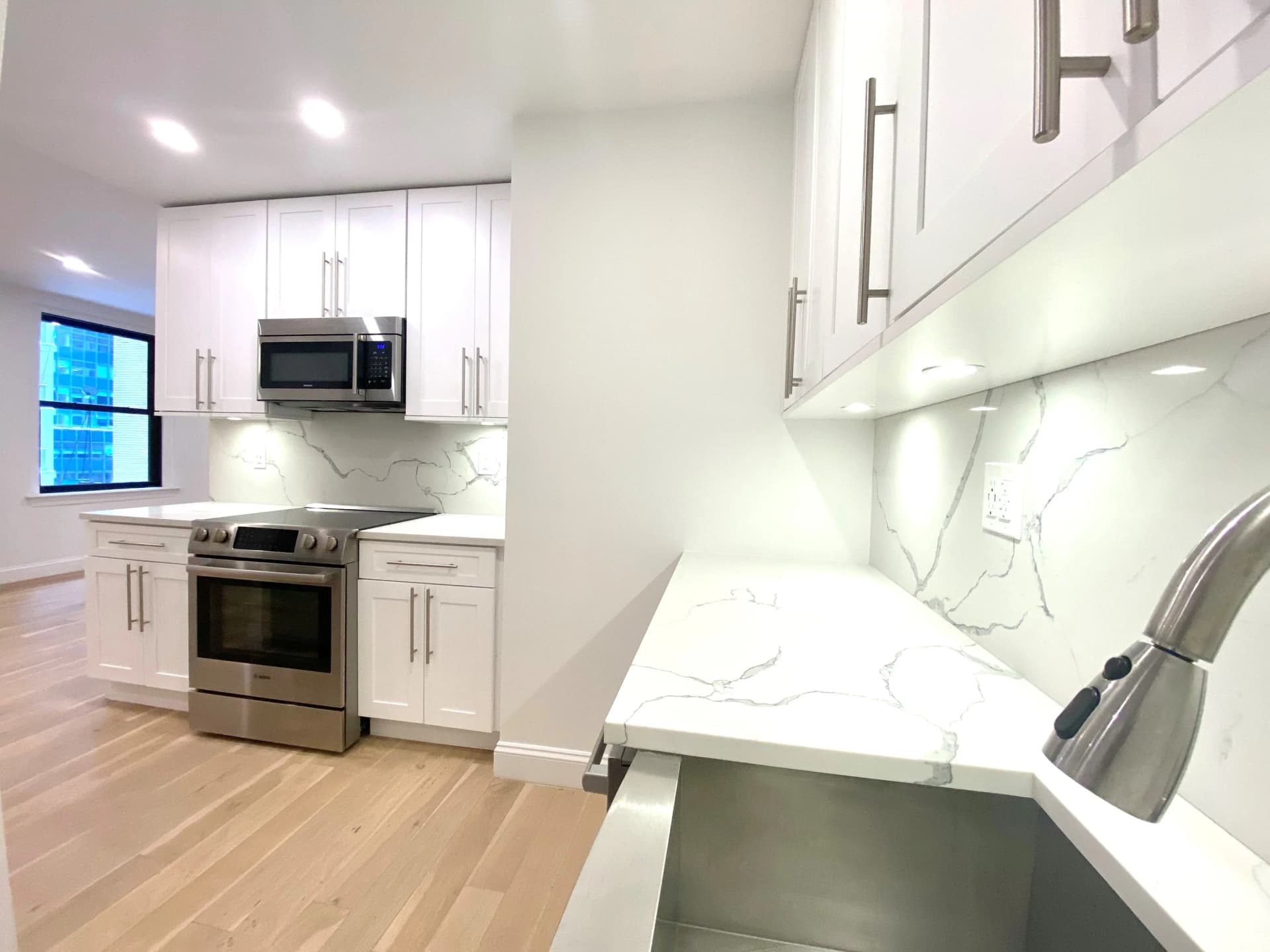 160 East 48 Street #6-B, Manhattan, NY 10017 apartment_kitchen 1