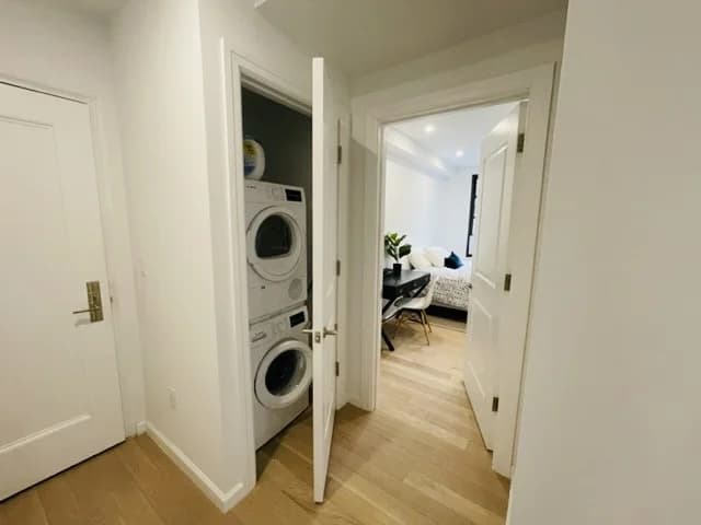 160 East 48 Street #7P-6, Manhattan, NY 10017 apartment_washer_dryer 1