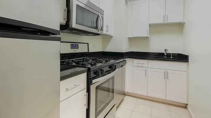 245 East 40 Street #04B, Manhattan, NY 10017 apartment_kitchen 1