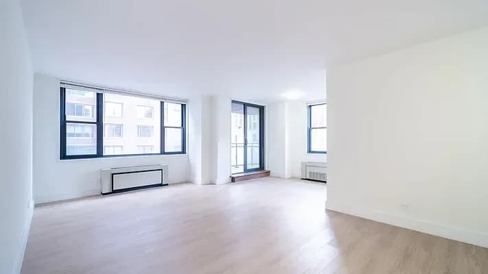 245 East 40 Street #20G, Manhattan, NY 10017