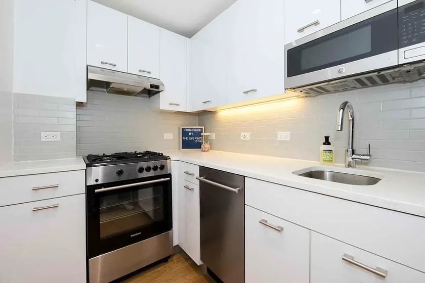 230 East 44 Street #04E, Manhattan, NY 10017 1
