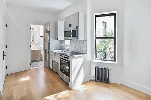 244 East 46 Street #3c, Manhattan, NY 10017