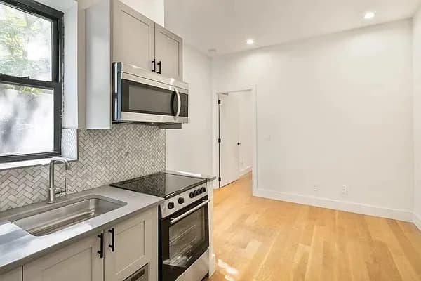 244 East 46 Street #3c, Manhattan, NY 10017