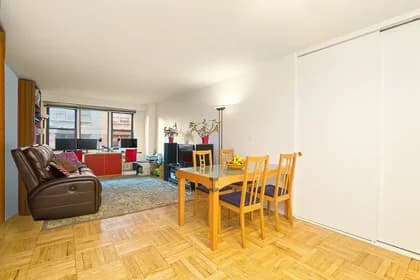 214 E 54 St #8A, Manhattan, NY 10022