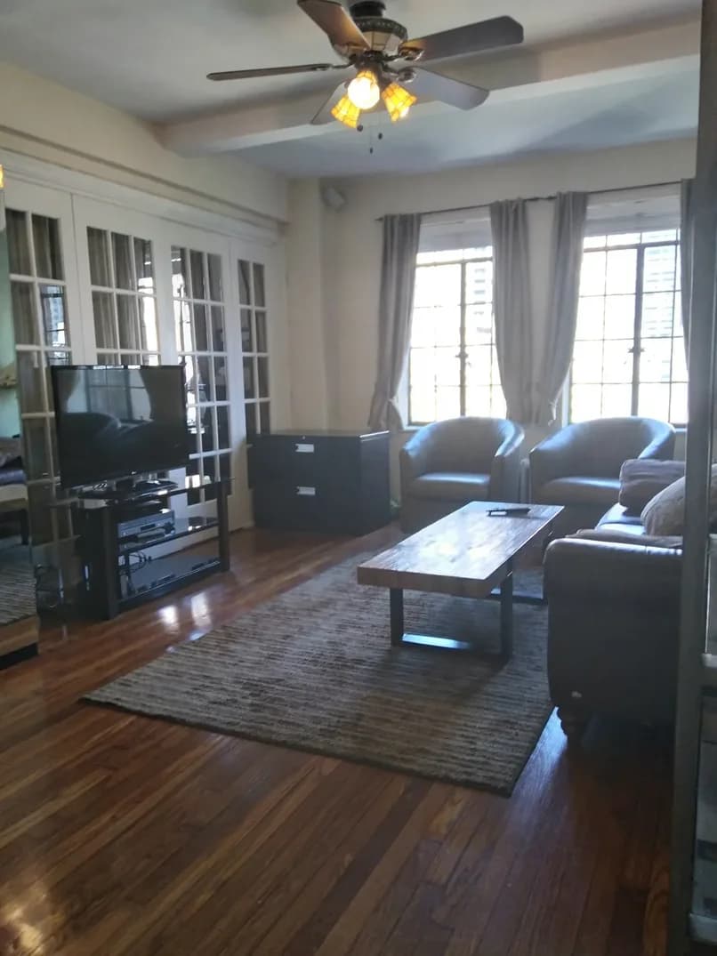 25 Tudor City Place #1420, Manhattan, NY 10017 apartment_living_room 1