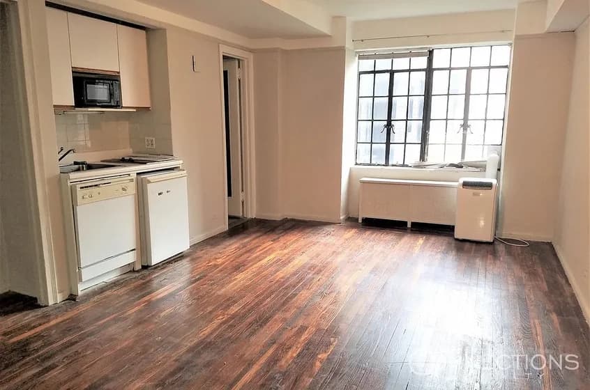 45 Tudor City Place #1008, Manhattan, NY 10017 apartment_living_room 1