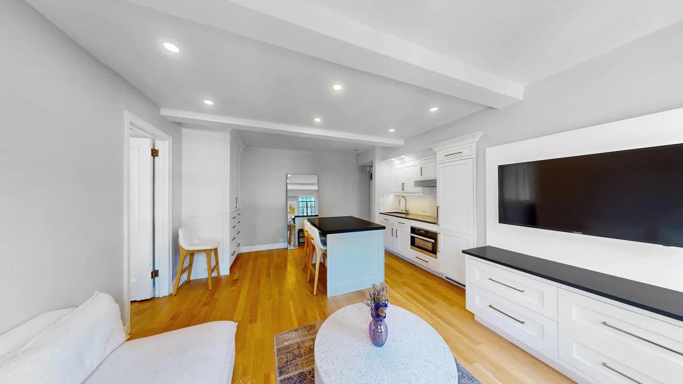 45 Tudor City Place #1904, Manhattan, NY 10017 apartment_living_room 1
