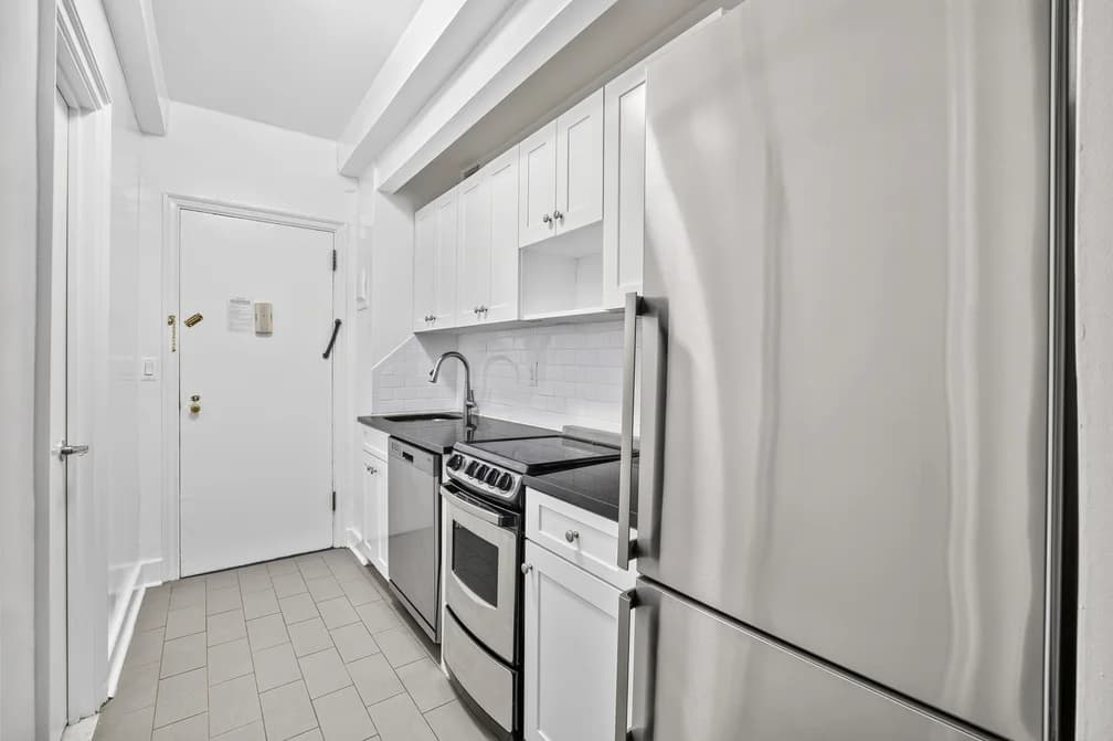 310 East 44 Street #807, Manhattan, NY 10017