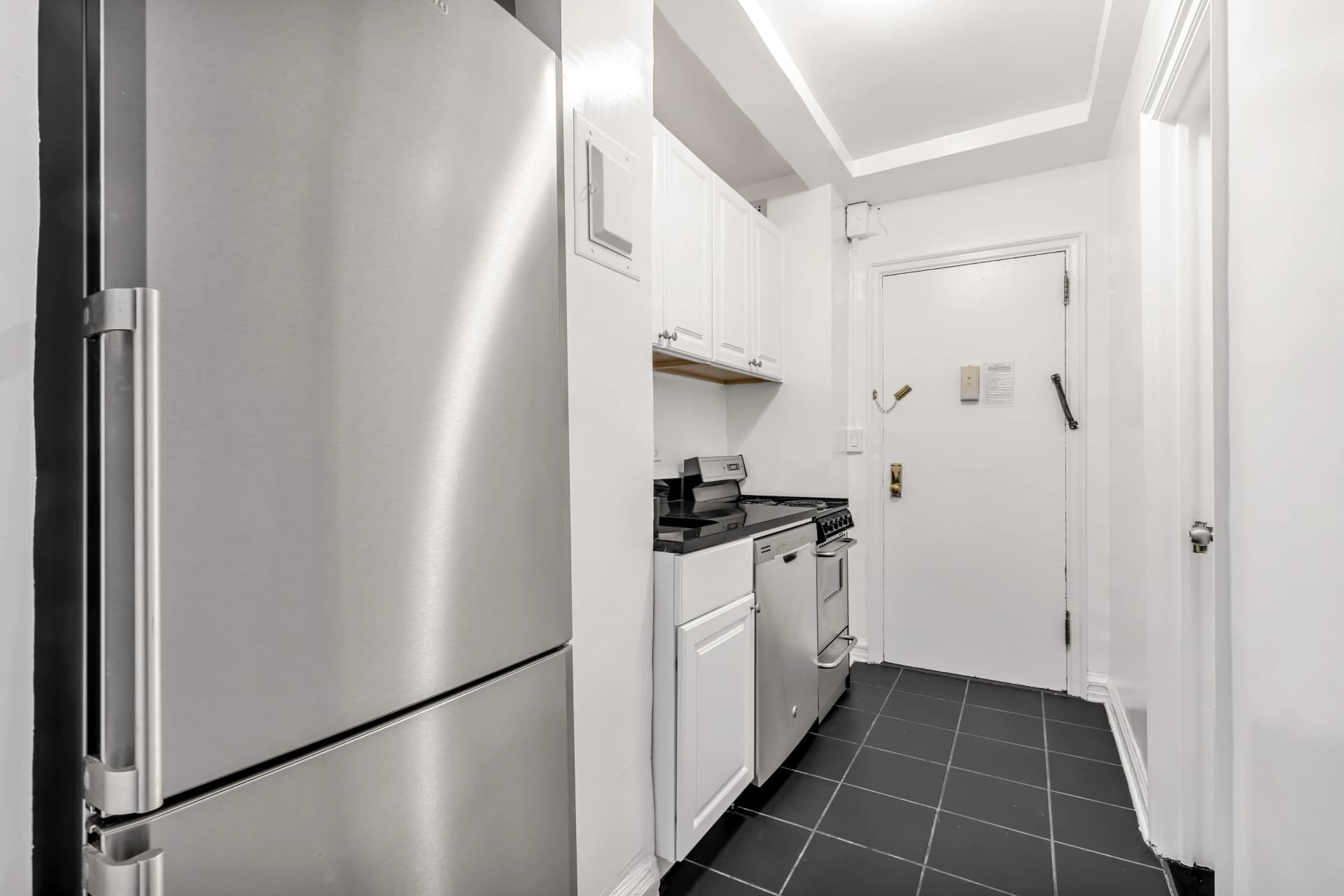 307 East 44 Street #304, Manhattan, NY 10017 apartment_kitchen 1