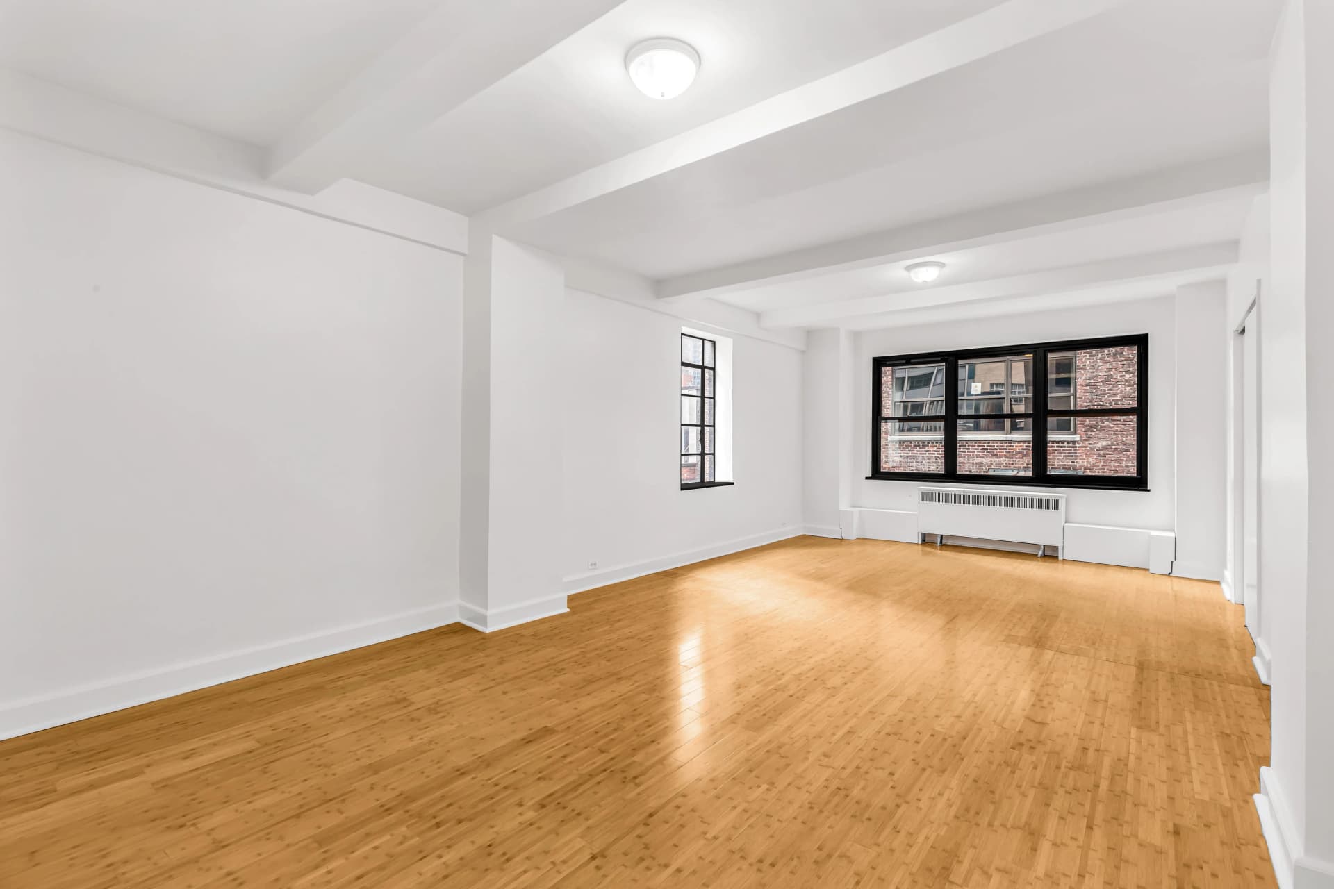 307 East 44 Street #501, Manhattan, NY 10017 apartment_living_room 1