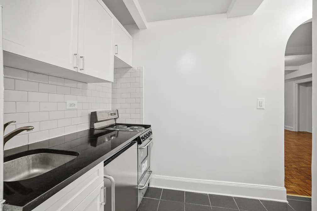 307 East 44 Street #511, Manhattan, NY 10017 - Image 1