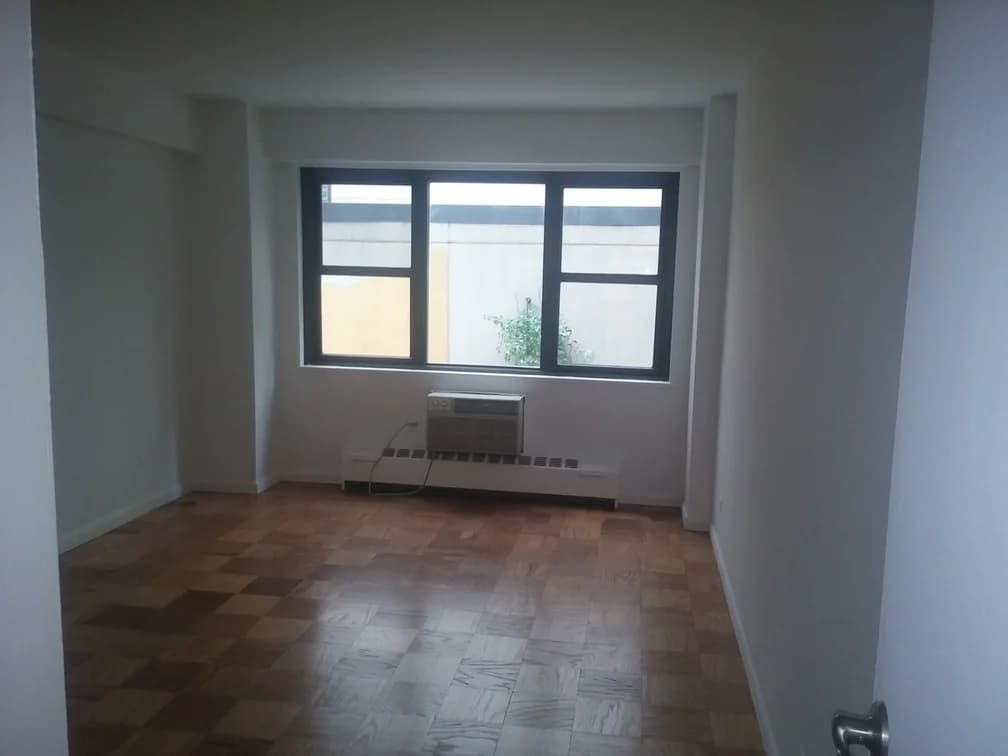 330 East 46 Street #2O, Manhattan, NY 10017 apartment_bedroom_room 1