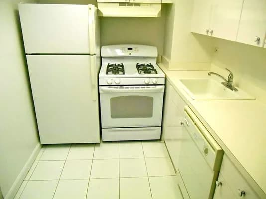 330 East 46 Street #3S, Manhattan, NY 10017 - Image 1