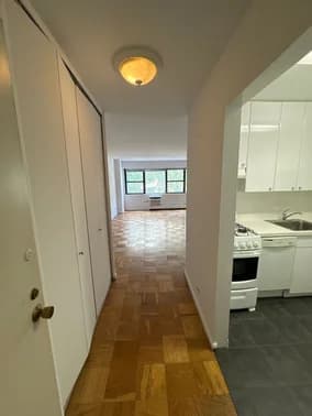 330 East 46 Street #4H, Manhattan, NY 10017