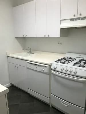 330 East 46 Street #5E, Manhattan, NY 10017