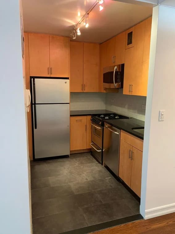 330 East 46 Street #7C, Manhattan, NY 10017 apartment_kitchen 1