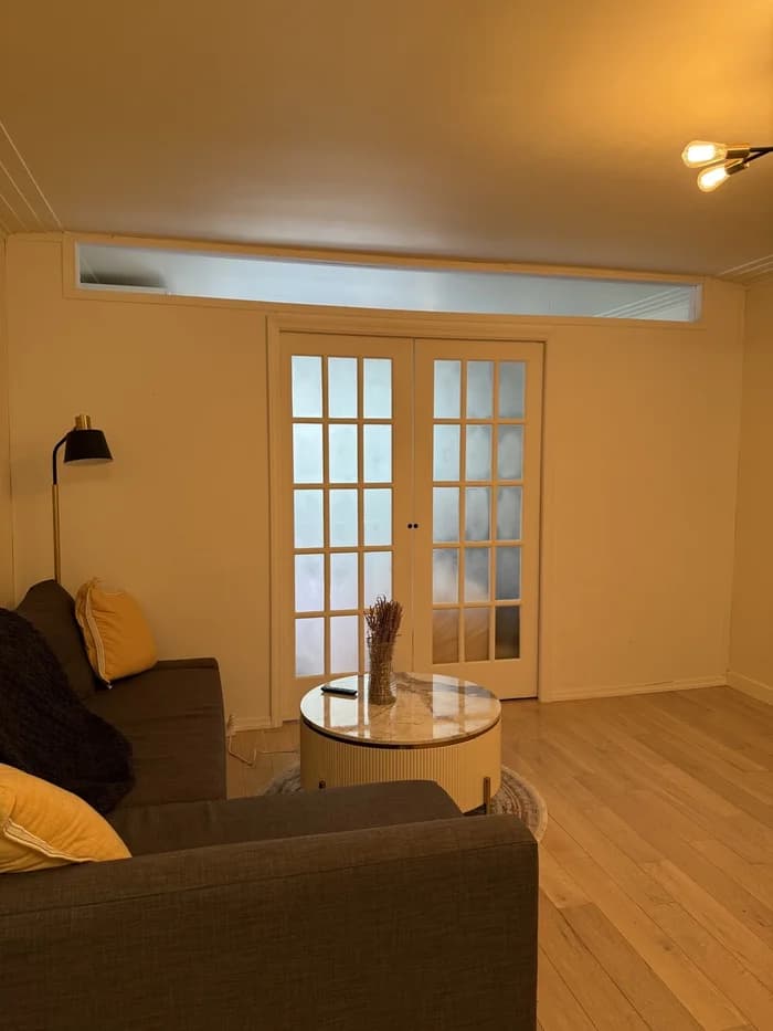 330 East 49 Street #2D, Manhattan, NY 10017 apartment_living_room 1