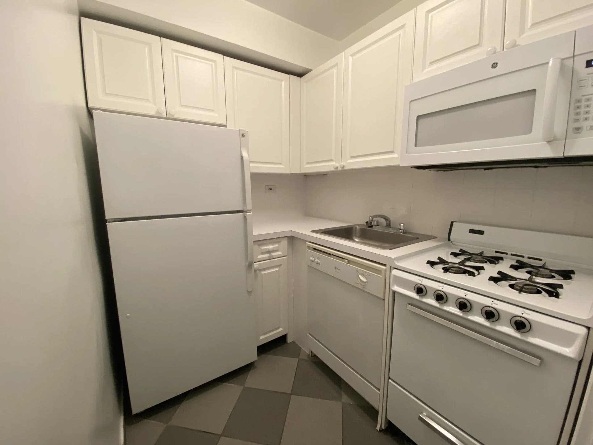 340 East 51 Street #007B, Manhattan, NY 10022 apartment_kitchen 1