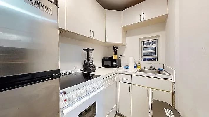 347 East 51 Street #3B, Manhattan, NY 10022 - Image 1