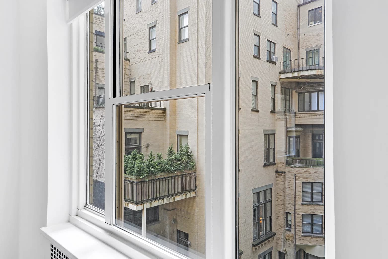 945 5 Avenue #5D, Manhattan, NY 10021