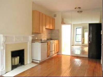110 East 61 Street #3A, Manhattan, NY 10065 apartment_living_room 1