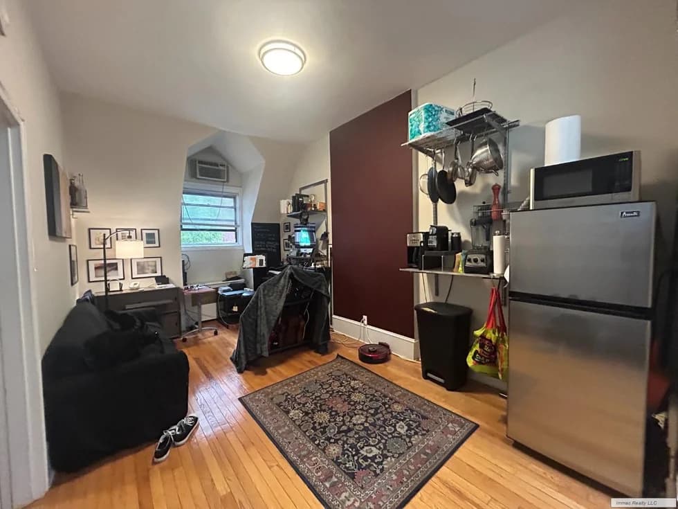 110 East 61 Street #4A, Manhattan, NY 10065 apartment_kitchen 1