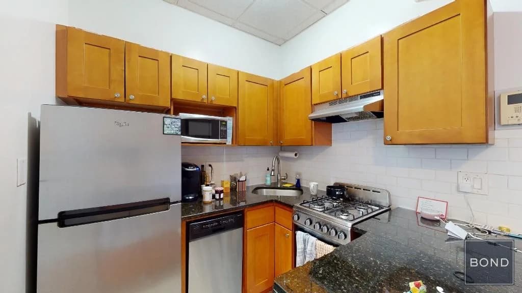 794 Lexington Avenue #3R, Manhattan, NY 10065 apartment_kitchen 1