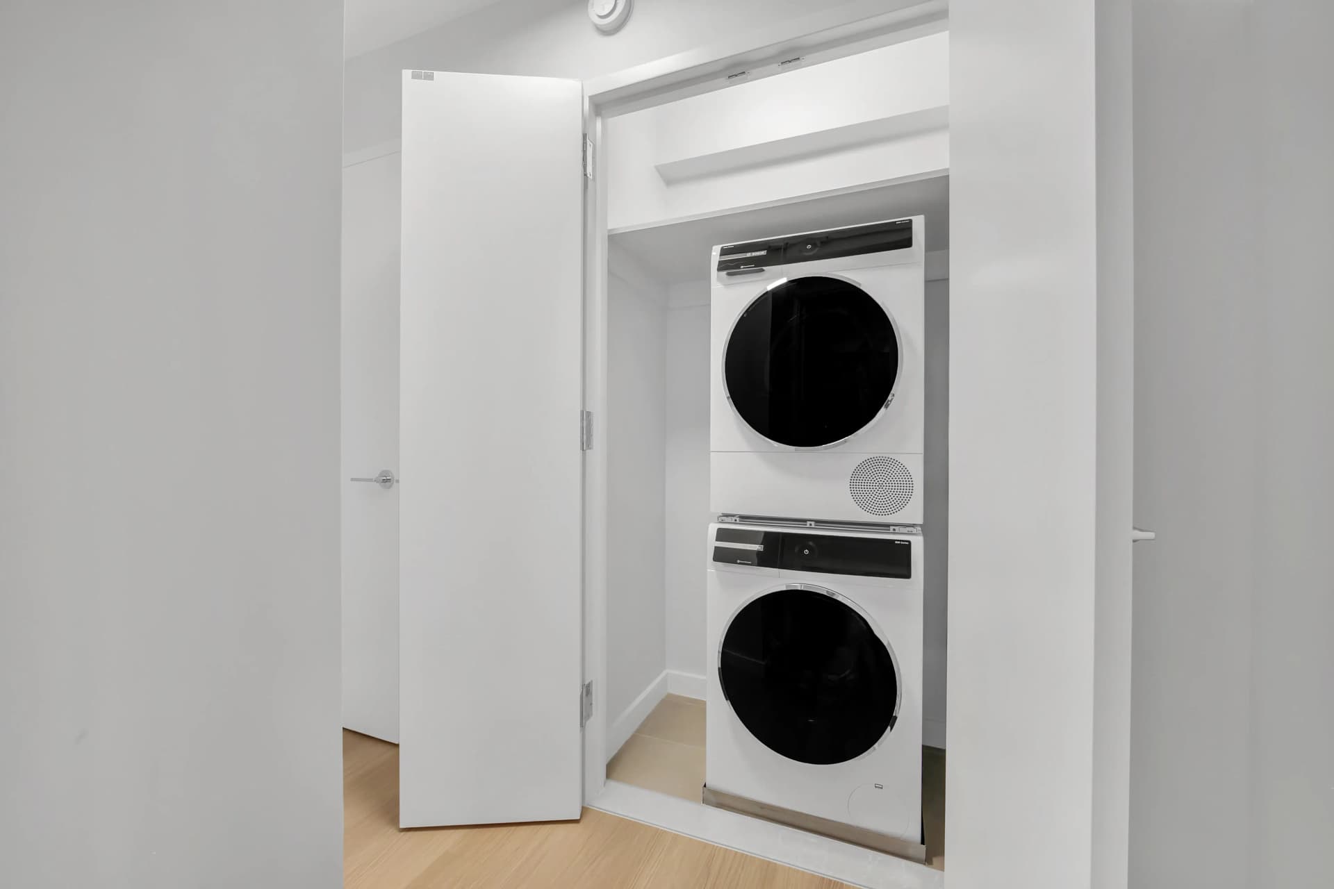 165 East 66 Street #05H, Manhattan, NY 10065 apartment_washer_dryer 1