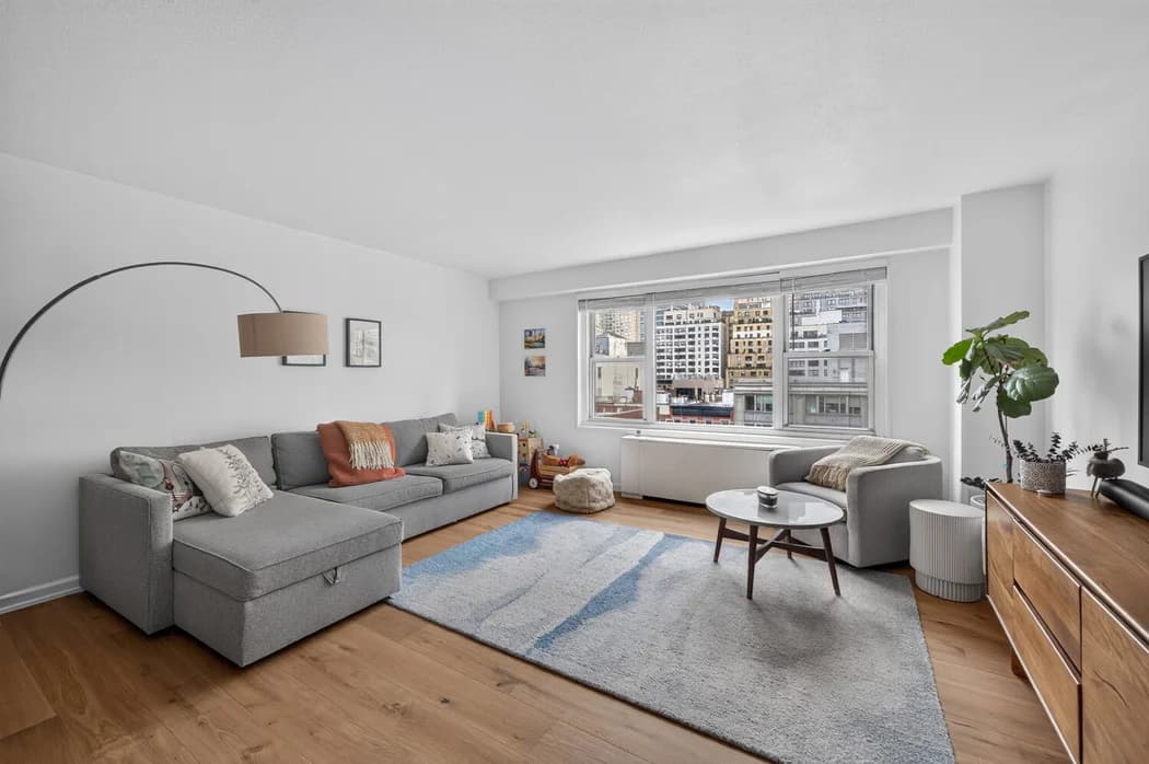 220 East 60 Street #9H, Manhattan, NY 10022 apartment_living_room 1