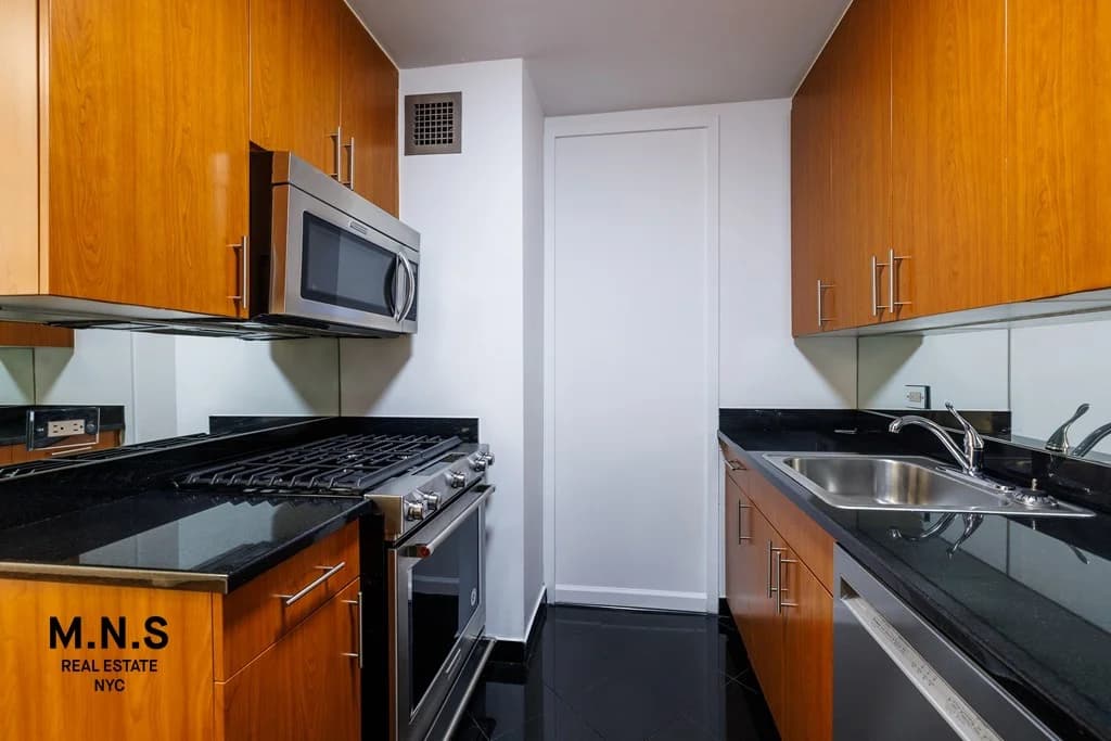 265 East 66 Street #4E, Manhattan, NY 10065 apartment_kitchen 1