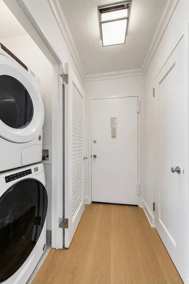 254 E 68 St #23D, Manhattan, NY 10065 apartment_washer_dryer 1
